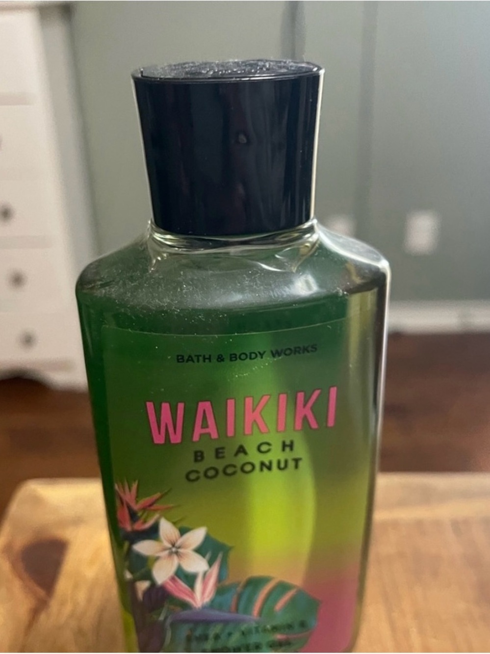 Bath & Body Works Waikiki Beach Coconut Body Wash - Green with Pink Accents